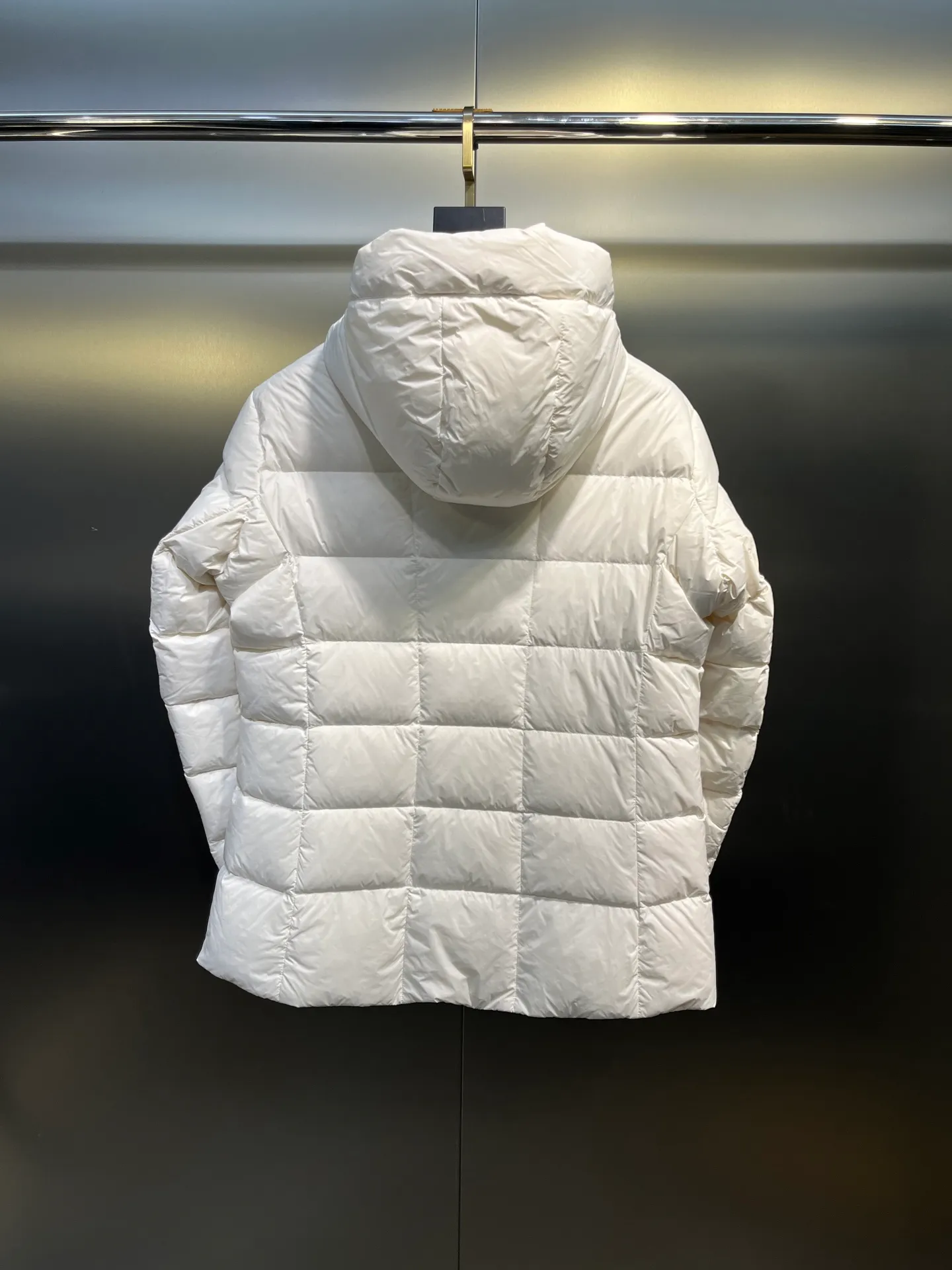 P1100 Highest quality 🌟Canada Goose E62 model 2220LB Abbott Hoody women's short and light down jacket S If you want to do business for a long time, you have to choose the original high-quality goose down for your down jacket. Expensive is not necessarily right, but there is a reason to be expensive. Cheap is not necessarily wrong, but there is a certain risk. Without cost support, there is no quality assurance. Expensive things are good at everything except being expensive; cheap things are good at nothing except being cheap size: s-xl